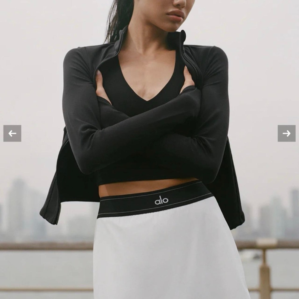 Alo Yoga Match Point Tennis Skirt Womens Small White Logo Waistband NWT - Picture 3 of 4